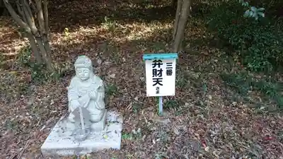 磐裂根裂神社の像