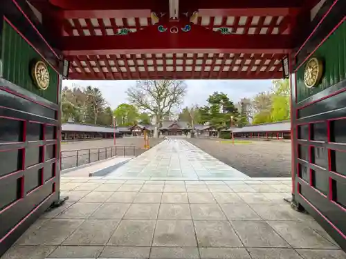 北海道護國神社の山門・神門