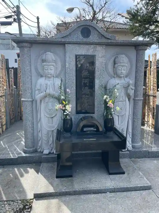 西念寺の{uncategorized: "未分類", other: "その他", undefined: "問題あり", building: "その他建物", grave: "お墓", sacred_gate: "鳥居", guardian: "狛犬", statue: "像", buddha: "仏像", history: "歴史", nature: "自然", garden: "庭園", animal: "動物", pagoda: "塔", temizu: "手水舎", mountain_gate: "山門・神門", sanctuary: "本殿・本堂", subordinate: "末社・摂社", art: "芸術", scenery: "景色", jizo: "地蔵", ema: "絵馬", goshuin: "御朱印", omikuji: "おみくじ", items: "授与品その他", amulet: "お守り", goshuincho: "御朱印帳", eats: "食事", festival: "お祭り", votive_dance: "神楽", shichigosan: "七五三参", wedding: "結婚式", experience: "体験その他", initially: "初詣", around: "周辺", anti_infection: "感染症対策"}