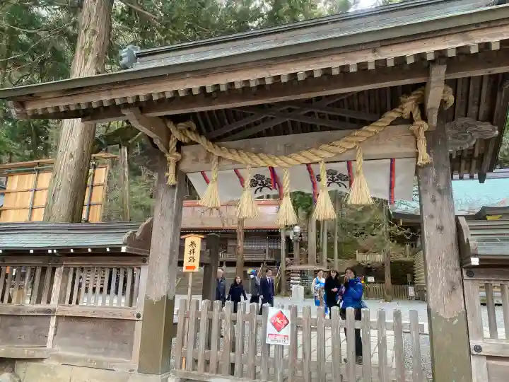 諏訪大社の{uncategorized: "未分類", other: "その他", undefined: "問題あり", building: "その他建物", grave: "お墓", sacred_gate: "鳥居", guardian: "狛犬", statue: "像", buddha: "仏像", history: "歴史", nature: "自然", garden: "庭園", animal: "動物", pagoda: "塔", temizu: "手水舎", mountain_gate: "山門・神門", sanctuary: "本殿・本堂", subordinate: "末社・摂社", art: "芸術", scenery: "景色", jizo: "地蔵", ema: "絵馬", goshuin: "御朱印", omikuji: "おみくじ", items: "授与品その他", amulet: "お守り", goshuincho: "御朱印帳", eats: "食事", festival: "お祭り", votive_dance: "神楽", shichigosan: "七五三参", wedding: "結婚式", experience: "体験その他", initially: "初詣", around: "周辺", anti_infection: "感染症対策"}