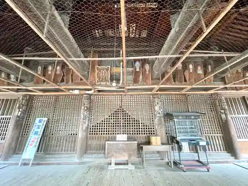 斑鳩寺の本殿・本堂