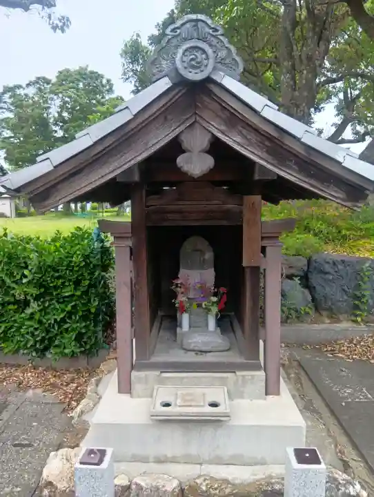 八幡神社の{uncategorized: "未分類", other: "その他", undefined: "問題あり", building: "その他建物", grave: "お墓", sacred_gate: "鳥居", guardian: "狛犬", statue: "像", buddha: "仏像", history: "歴史", nature: "自然", garden: "庭園", animal: "動物", pagoda: "塔", temizu: "手水舎", mountain_gate: "山門・神門", sanctuary: "本殿・本堂", subordinate: "末社・摂社", art: "芸術", scenery: "景色", jizo: "地蔵", ema: "絵馬", goshuin: "御朱印", omikuji: "おみくじ", items: "授与品その他", amulet: "お守り", goshuincho: "御朱印帳", eats: "食事", festival: "お祭り", votive_dance: "神楽", shichigosan: "七五三参", wedding: "結婚式", experience: "体験その他", initially: "初詣", around: "周辺", anti_infection: "感染症対策"}