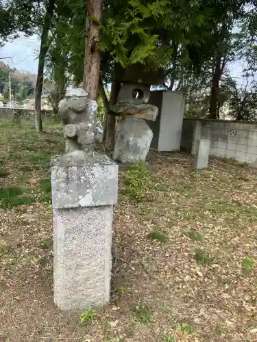 黒羽神社の{uncategorized: "未分類", other: "その他", undefined: "問題あり", building: "その他建物", grave: "お墓", sacred_gate: "鳥居", guardian: "狛犬", statue: "像", buddha: "仏像", history: "歴史", nature: "自然", garden: "庭園", animal: "動物", pagoda: "塔", temizu: "手水舎", mountain_gate: "山門・神門", sanctuary: "本殿・本堂", subordinate: "末社・摂社", art: "芸術", scenery: "景色", jizo: "地蔵", ema: "絵馬", goshuin: "御朱印", omikuji: "おみくじ", items: "授与品その他", amulet: "お守り", goshuincho: "御朱印帳", eats: "食事", festival: "お祭り", votive_dance: "神楽", shichigosan: "七五三参", wedding: "結婚式", experience: "体験その他", initially: "初詣", around: "周辺", anti_infection: "感染症対策"}