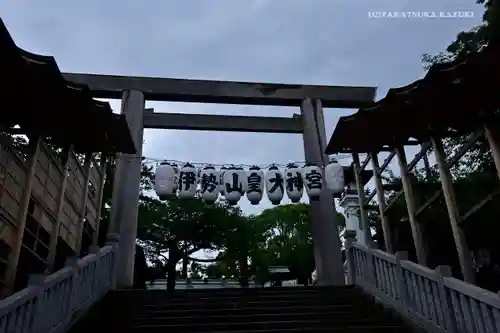 伊勢山皇大神宮の鳥居