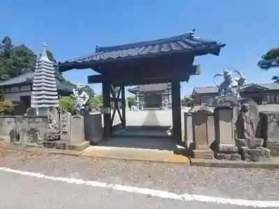 雷光寺の山門