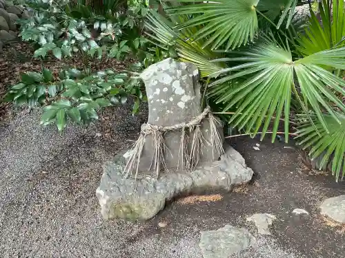 上長屋神社の{uncategorized: "未分類", other: "その他", undefined: "問題あり", building: "その他建物", grave: "お墓", sacred_gate: "鳥居", guardian: "狛犬", statue: "像", buddha: "仏像", history: "歴史", nature: "自然", garden: "庭園", animal: "動物", pagoda: "塔", temizu: "手水舎", mountain_gate: "山門・神門", sanctuary: "本殿・本堂", subordinate: "末社・摂社", art: "芸術", scenery: "景色", jizo: "地蔵", ema: "絵馬", goshuin: "御朱印", omikuji: "おみくじ", items: "授与品その他", amulet: "お守り", goshuincho: "御朱印帳", eats: "食事", festival: "お祭り", votive_dance: "神楽", shichigosan: "七五三参", wedding: "結婚式", experience: "体験その他", initially: "初詣", around: "周辺", anti_infection: "感染症対策"}