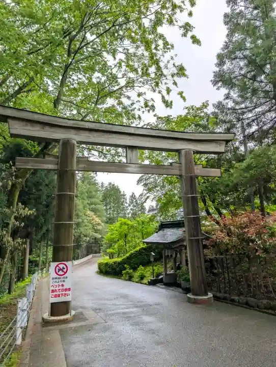 白山比咩神社の{uncategorized: "未分類", other: "その他", undefined: "問題あり", building: "その他建物", grave: "お墓", sacred_gate: "鳥居", guardian: "狛犬", statue: "像", buddha: "仏像", history: "歴史", nature: "自然", garden: "庭園", animal: "動物", pagoda: "塔", temizu: "手水舎", mountain_gate: "山門・神門", sanctuary: "本殿・本堂", subordinate: "末社・摂社", art: "芸術", scenery: "景色", jizo: "地蔵", ema: "絵馬", goshuin: "御朱印", omikuji: "おみくじ", items: "授与品その他", amulet: "お守り", goshuincho: "御朱印帳", eats: "食事", festival: "お祭り", votive_dance: "神楽", shichigosan: "七五三参", wedding: "結婚式", experience: "体験その他", initially: "初詣", around: "周辺", anti_infection: "感染症対策"}