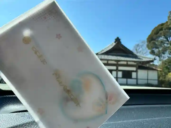 吉野神宮の{uncategorized: "未分類", other: "その他", undefined: "問題あり", building: "その他建物", grave: "お墓", sacred_gate: "鳥居", guardian: "狛犬", statue: "像", buddha: "仏像", history: "歴史", nature: "自然", garden: "庭園", animal: "動物", pagoda: "塔", temizu: "手水舎", mountain_gate: "山門・神門", sanctuary: "本殿・本堂", subordinate: "末社・摂社", art: "芸術", scenery: "景色", jizo: "地蔵", ema: "絵馬", goshuin: "御朱印", omikuji: "おみくじ", items: "授与品その他", amulet: "お守り", goshuincho: "御朱印帳", eats: "食事", festival: "お祭り", votive_dance: "神楽", shichigosan: "七五三参", wedding: "結婚式", experience: "体験その他", initially: "初詣", around: "周辺", anti_infection: "感染症対策"}