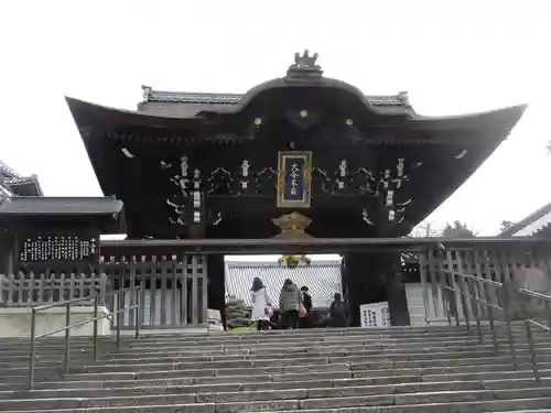 大谷本廟の山門・神門