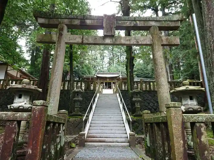 諏訪神社の鳥居