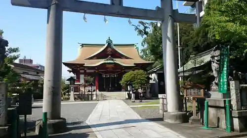 東神奈川熊野神社の鳥居