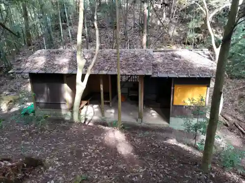 首塚大明神の{uncategorized: "未分類", other: "その他", undefined: "問題あり", building: "その他建物", grave: "お墓", sacred_gate: "鳥居", guardian: "狛犬", statue: "像", buddha: "仏像", history: "歴史", nature: "自然", garden: "庭園", animal: "動物", pagoda: "塔", temizu: "手水舎", mountain_gate: "山門・神門", sanctuary: "本殿・本堂", subordinate: "末社・摂社", art: "芸術", scenery: "景色", jizo: "地蔵", ema: "絵馬", goshuin: "御朱印", omikuji: "おみくじ", items: "授与品その他", amulet: "お守り", goshuincho: "御朱印帳", eats: "食事", festival: "お祭り", votive_dance: "神楽", shichigosan: "七五三参", wedding: "結婚式", experience: "体験その他", initially: "初詣", around: "周辺", anti_infection: "感染症対策"}