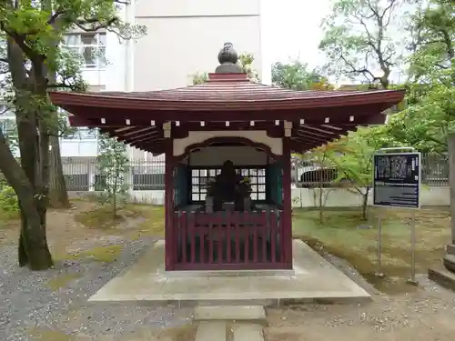 寛永寺(根本中堂)の像