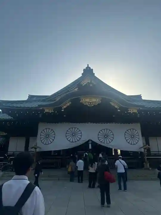 靖國神社の{uncategorized: "未分類", other: "その他", undefined: "問題あり", building: "その他建物", grave: "お墓", sacred_gate: "鳥居", guardian: "狛犬", statue: "像", buddha: "仏像", history: "歴史", nature: "自然", garden: "庭園", animal: "動物", pagoda: "塔", temizu: "手水舎", mountain_gate: "山門・神門", sanctuary: "本殿・本堂", subordinate: "末社・摂社", art: "芸術", scenery: "景色", jizo: "地蔵", ema: "絵馬", goshuin: "御朱印", omikuji: "おみくじ", items: "授与品その他", amulet: "お守り", goshuincho: "御朱印帳", eats: "食事", festival: "お祭り", votive_dance: "神楽", shichigosan: "七五三参", wedding: "結婚式", experience: "体験その他", initially: "初詣", around: "周辺", anti_infection: "感染症対策"}