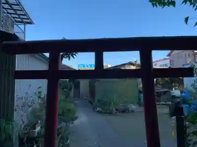 屋敷稲荷の鳥居