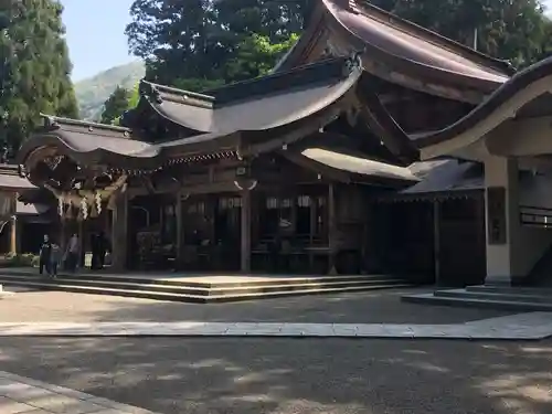 白山比咩神社の本殿