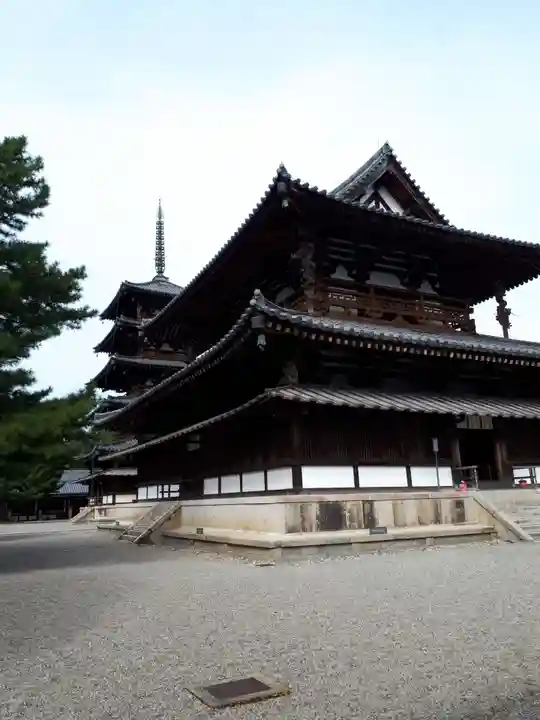 法隆寺の本殿・本堂