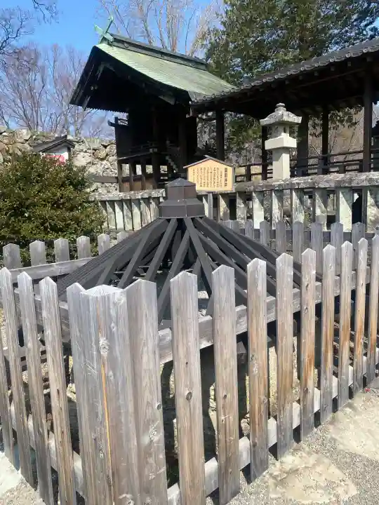 眞田神社の{uncategorized: "未分類", other: "その他", undefined: "問題あり", building: "その他建物", grave: "お墓", sacred_gate: "鳥居", guardian: "狛犬", statue: "像", buddha: "仏像", history: "歴史", nature: "自然", garden: "庭園", animal: "動物", pagoda: "塔", temizu: "手水舎", mountain_gate: "山門・神門", sanctuary: "本殿・本堂", subordinate: "末社・摂社", art: "芸術", scenery: "景色", jizo: "地蔵", ema: "絵馬", goshuin: "御朱印", omikuji: "おみくじ", items: "授与品その他", amulet: "お守り", goshuincho: "御朱印帳", eats: "食事", festival: "お祭り", votive_dance: "神楽", shichigosan: "七五三参", wedding: "結婚式", experience: "体験その他", initially: "初詣", around: "周辺", anti_infection: "感染症対策"}