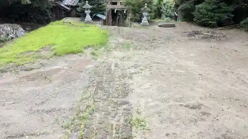 八幡神社の庭園