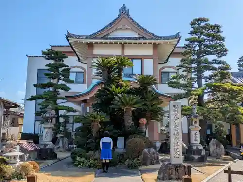 斉年寺の本殿・本堂