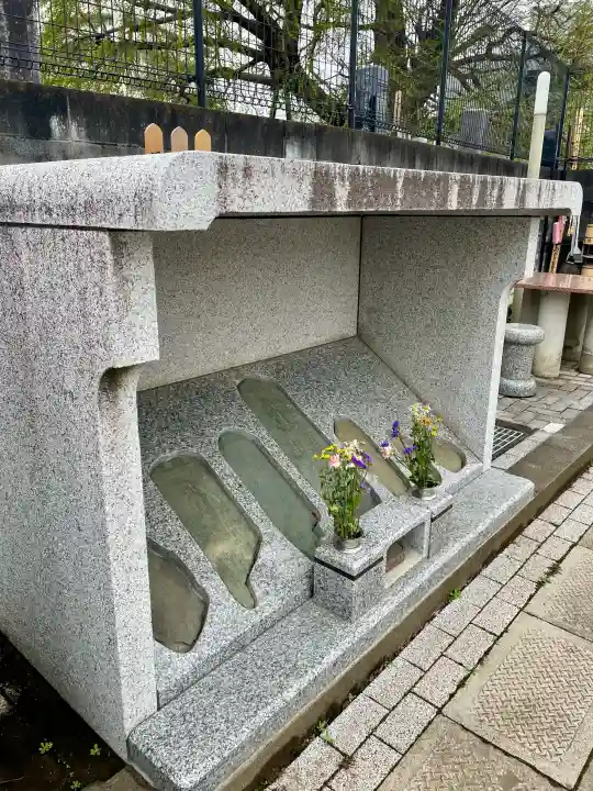 真弘寺の{uncategorized: "未分類", other: "その他", undefined: "問題あり", building: "その他建物", grave: "お墓", sacred_gate: "鳥居", guardian: "狛犬", statue: "像", buddha: "仏像", history: "歴史", nature: "自然", garden: "庭園", animal: "動物", pagoda: "塔", temizu: "手水舎", mountain_gate: "山門・神門", sanctuary: "本殿・本堂", subordinate: "末社・摂社", art: "芸術", scenery: "景色", jizo: "地蔵", ema: "絵馬", goshuin: "御朱印", omikuji: "おみくじ", items: "授与品その他", amulet: "お守り", goshuincho: "御朱印帳", eats: "食事", festival: "お祭り", votive_dance: "神楽", shichigosan: "七五三参", wedding: "結婚式", experience: "体験その他", initially: "初詣", around: "周辺", anti_infection: "感染症対策"}