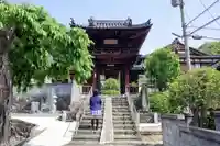 蓮光寺の山門・神門