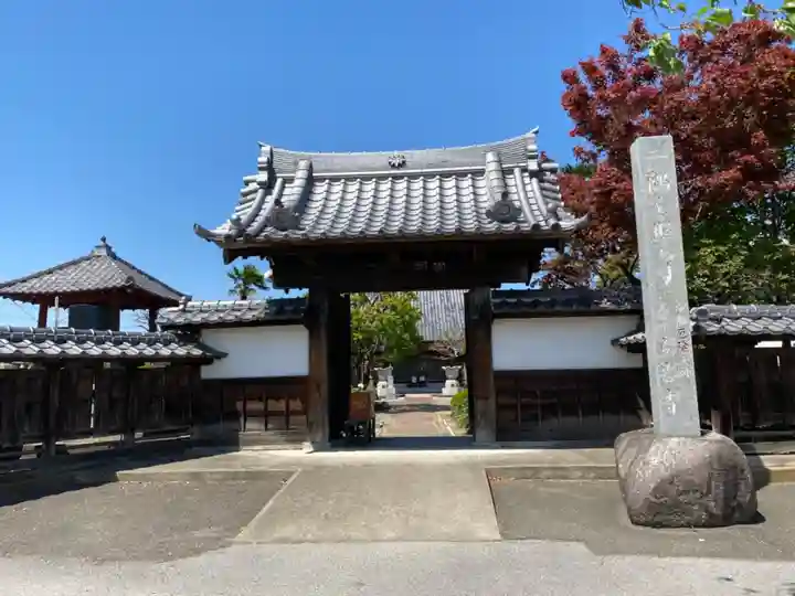 立岩寺の山門・神門