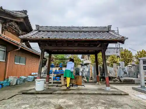 西林寺の手水舎