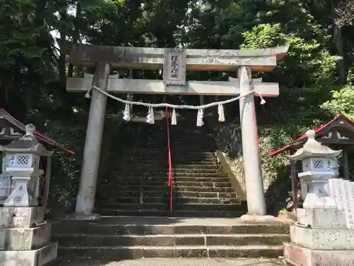 津峯神社の鳥居