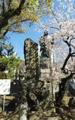 日蓮上人銅像護持教会(身延山福岡別院)の像