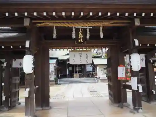 小岩神社の山門