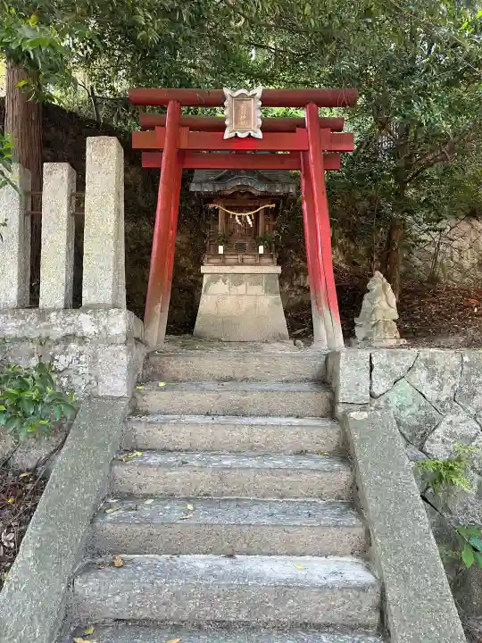 河内神社の{uncategorized: "未分類", other: "その他", undefined: "問題あり", building: "その他建物", grave: "お墓", sacred_gate: "鳥居", guardian: "狛犬", statue: "像", buddha: "仏像", history: "歴史", nature: "自然", garden: "庭園", animal: "動物", pagoda: "塔", temizu: "手水舎", mountain_gate: "山門・神門", sanctuary: "本殿・本堂", subordinate: "末社・摂社", art: "芸術", scenery: "景色", jizo: "地蔵", ema: "絵馬", goshuin: "御朱印", omikuji: "おみくじ", items: "授与品その他", amulet: "お守り", goshuincho: "御朱印帳", eats: "食事", festival: "お祭り", votive_dance: "神楽", shichigosan: "七五三参", wedding: "結婚式", experience: "体験その他", initially: "初詣", around: "周辺", anti_infection: "感染症対策"}