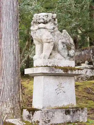 神明社の狛犬