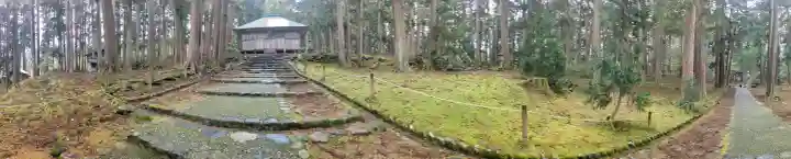 平泉寺白山神社の{uncategorized: "未分類", other: "その他", undefined: "問題あり", building: "その他建物", grave: "お墓", sacred_gate: "鳥居", guardian: "狛犬", statue: "像", buddha: "仏像", history: "歴史", nature: "自然", garden: "庭園", animal: "動物", pagoda: "塔", temizu: "手水舎", mountain_gate: "山門・神門", sanctuary: "本殿・本堂", subordinate: "末社・摂社", art: "芸術", scenery: "景色", jizo: "地蔵", ema: "絵馬", goshuin: "御朱印", omikuji: "おみくじ", items: "授与品その他", amulet: "お守り", goshuincho: "御朱印帳", eats: "食事", festival: "お祭り", votive_dance: "神楽", shichigosan: "七五三参", wedding: "結婚式", experience: "体験その他", initially: "初詣", around: "周辺", anti_infection: "感染症対策"}