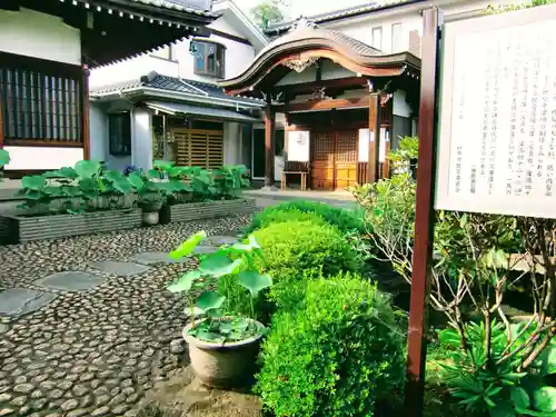 仏法寺の庭園