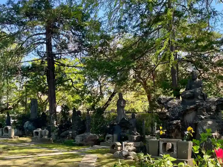 明治寺の{uncategorized: "未分類", other: "その他", undefined: "問題あり", building: "その他建物", grave: "お墓", sacred_gate: "鳥居", guardian: "狛犬", statue: "像", buddha: "仏像", history: "歴史", nature: "自然", garden: "庭園", animal: "動物", pagoda: "塔", temizu: "手水舎", mountain_gate: "山門・神門", sanctuary: "本殿・本堂", subordinate: "末社・摂社", art: "芸術", scenery: "景色", jizo: "地蔵", ema: "絵馬", goshuin: "御朱印", omikuji: "おみくじ", items: "授与品その他", amulet: "お守り", goshuincho: "御朱印帳", eats: "食事", festival: "お祭り", votive_dance: "神楽", shichigosan: "七五三参", wedding: "結婚式", experience: "体験その他", initially: "初詣", around: "周辺", anti_infection: "感染症対策"}