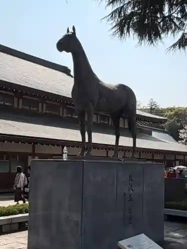 靖國神社の{uncategorized: "未分類", other: "その他", undefined: "問題あり", building: "その他建物", grave: "お墓", sacred_gate: "鳥居", guardian: "狛犬", statue: "像", buddha: "仏像", history: "歴史", nature: "自然", garden: "庭園", animal: "動物", pagoda: "塔", temizu: "手水舎", mountain_gate: "山門・神門", sanctuary: "本殿・本堂", subordinate: "末社・摂社", art: "芸術", scenery: "景色", jizo: "地蔵", ema: "絵馬", goshuin: "御朱印", omikuji: "おみくじ", items: "授与品その他", amulet: "お守り", goshuincho: "御朱印帳", eats: "食事", festival: "お祭り", votive_dance: "神楽", shichigosan: "七五三参", wedding: "結婚式", experience: "体験その他", initially: "初詣", around: "周辺", anti_infection: "感染症対策"}
