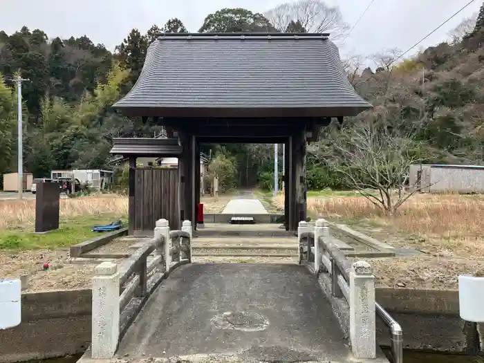 専称寺の山門