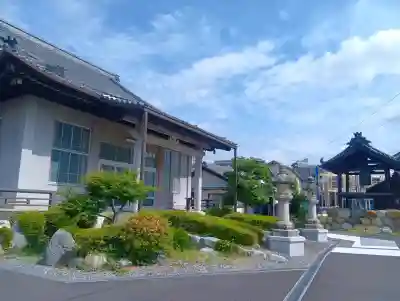 笠松別院の{uncategorized: "未分類", other: "その他", undefined: "問題あり", building: "その他建物", grave: "お墓", sacred_gate: "鳥居", guardian: "狛犬", statue: "像", buddha: "仏像", history: "歴史", nature: "自然", garden: "庭園", animal: "動物", pagoda: "塔", temizu: "手水舎", mountain_gate: "山門・神門", sanctuary: "本殿・本堂", subordinate: "末社・摂社", art: "芸術", scenery: "景色", jizo: "地蔵", ema: "絵馬", goshuin: "御朱印", omikuji: "おみくじ", items: "授与品その他", amulet: "お守り", goshuincho: "御朱印帳", eats: "食事", festival: "お祭り", votive_dance: "神楽", shichigosan: "七五三参", wedding: "結婚式", experience: "体験その他", initially: "初詣", around: "周辺", anti_infection: "感染症対策"}