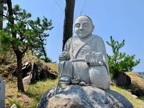 島児神社の像