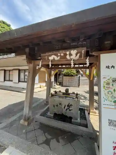 相模国総社六所神社の{uncategorized: "未分類", other: "その他", undefined: "問題あり", building: "その他建物", grave: "お墓", sacred_gate: "鳥居", guardian: "狛犬", statue: "像", buddha: "仏像", history: "歴史", nature: "自然", garden: "庭園", animal: "動物", pagoda: "塔", temizu: "手水舎", mountain_gate: "山門・神門", sanctuary: "本殿・本堂", subordinate: "末社・摂社", art: "芸術", scenery: "景色", jizo: "地蔵", ema: "絵馬", goshuin: "御朱印", omikuji: "おみくじ", items: "授与品その他", amulet: "お守り", goshuincho: "御朱印帳", eats: "食事", festival: "お祭り", votive_dance: "神楽", shichigosan: "七五三参", wedding: "結婚式", experience: "体験その他", initially: "初詣", around: "周辺", anti_infection: "感染症対策"}