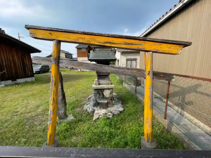報慈寺の{uncategorized: "未分類", other: "その他", undefined: "問題あり", building: "その他建物", grave: "お墓", sacred_gate: "鳥居", guardian: "狛犬", statue: "像", buddha: "仏像", history: "歴史", nature: "自然", garden: "庭園", animal: "動物", pagoda: "塔", temizu: "手水舎", mountain_gate: "山門・神門", sanctuary: "本殿・本堂", subordinate: "末社・摂社", art: "芸術", scenery: "景色", jizo: "地蔵", ema: "絵馬", goshuin: "御朱印", omikuji: "おみくじ", items: "授与品その他", amulet: "お守り", goshuincho: "御朱印帳", eats: "食事", festival: "お祭り", votive_dance: "神楽", shichigosan: "七五三参", wedding: "結婚式", experience: "体験その他", initially: "初詣", around: "周辺", anti_infection: "感染症対策"}
