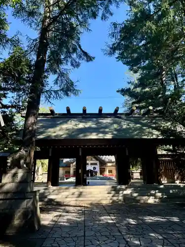 帯廣神社の山門・神門