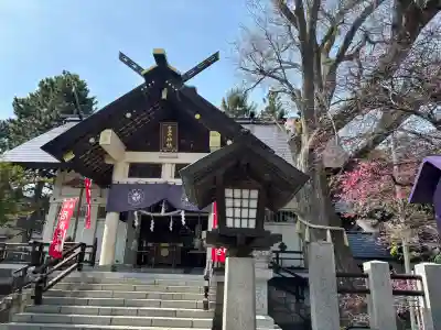 豊平神社の{uncategorized: "未分類", other: "その他", undefined: "問題あり", building: "その他建物", grave: "お墓", sacred_gate: "鳥居", guardian: "狛犬", statue: "像", buddha: "仏像", history: "歴史", nature: "自然", garden: "庭園", animal: "動物", pagoda: "塔", temizu: "手水舎", mountain_gate: "山門・神門", sanctuary: "本殿・本堂", subordinate: "末社・摂社", art: "芸術", scenery: "景色", jizo: "地蔵", ema: "絵馬", goshuin: "御朱印", omikuji: "おみくじ", items: "授与品その他", amulet: "お守り", goshuincho: "御朱印帳", eats: "食事", festival: "お祭り", votive_dance: "神楽", shichigosan: "七五三参", wedding: "結婚式", experience: "体験その他", initially: "初詣", around: "周辺", anti_infection: "感染症対策"}