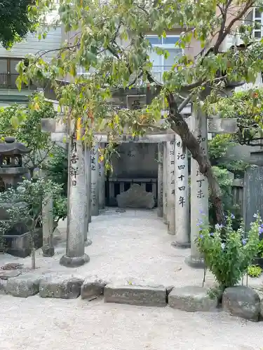 櫛田神社の{uncategorized: "未分類", other: "その他", undefined: "問題あり", building: "その他建物", grave: "お墓", sacred_gate: "鳥居", guardian: "狛犬", statue: "像", buddha: "仏像", history: "歴史", nature: "自然", garden: "庭園", animal: "動物", pagoda: "塔", temizu: "手水舎", mountain_gate: "山門・神門", sanctuary: "本殿・本堂", subordinate: "末社・摂社", art: "芸術", scenery: "景色", jizo: "地蔵", ema: "絵馬", goshuin: "御朱印", omikuji: "おみくじ", items: "授与品その他", amulet: "お守り", goshuincho: "御朱印帳", eats: "食事", festival: "お祭り", votive_dance: "神楽", shichigosan: "七五三参", wedding: "結婚式", experience: "体験その他", initially: "初詣", around: "周辺", anti_infection: "感染症対策"}