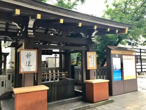 鳥越神社の手水舎