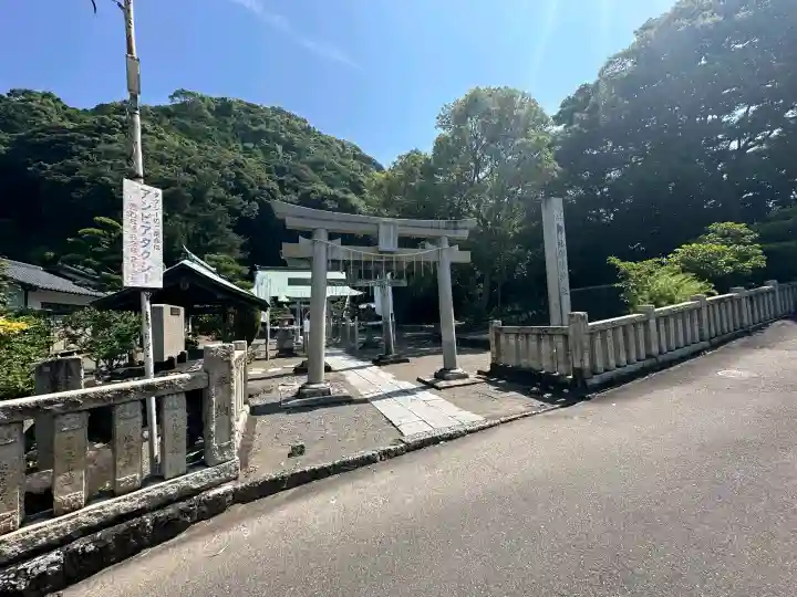 那閉神社の{uncategorized: "未分類", other: "その他", undefined: "問題あり", building: "その他建物", grave: "お墓", sacred_gate: "鳥居", guardian: "狛犬", statue: "像", buddha: "仏像", history: "歴史", nature: "自然", garden: "庭園", animal: "動物", pagoda: "塔", temizu: "手水舎", mountain_gate: "山門・神門", sanctuary: "本殿・本堂", subordinate: "末社・摂社", art: "芸術", scenery: "景色", jizo: "地蔵", ema: "絵馬", goshuin: "御朱印", omikuji: "おみくじ", items: "授与品その他", amulet: "お守り", goshuincho: "御朱印帳", eats: "食事", festival: "お祭り", votive_dance: "神楽", shichigosan: "七五三参", wedding: "結婚式", experience: "体験その他", initially: "初詣", around: "周辺", anti_infection: "感染症対策"}
