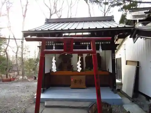 新屋山神社の末社・摂社
