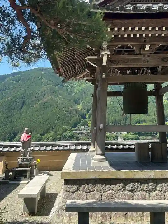 温泉寺の{uncategorized: "未分類", other: "その他", undefined: "問題あり", building: "その他建物", grave: "お墓", sacred_gate: "鳥居", guardian: "狛犬", statue: "像", buddha: "仏像", history: "歴史", nature: "自然", garden: "庭園", animal: "動物", pagoda: "塔", temizu: "手水舎", mountain_gate: "山門・神門", sanctuary: "本殿・本堂", subordinate: "末社・摂社", art: "芸術", scenery: "景色", jizo: "地蔵", ema: "絵馬", goshuin: "御朱印", omikuji: "おみくじ", items: "授与品その他", amulet: "お守り", goshuincho: "御朱印帳", eats: "食事", festival: "お祭り", votive_dance: "神楽", shichigosan: "七五三参", wedding: "結婚式", experience: "体験その他", initially: "初詣", around: "周辺", anti_infection: "感染症対策"}