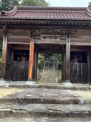 大村寺の{uncategorized: "未分類", other: "その他", undefined: "問題あり", building: "その他建物", grave: "お墓", sacred_gate: "鳥居", guardian: "狛犬", statue: "像", buddha: "仏像", history: "歴史", nature: "自然", garden: "庭園", animal: "動物", pagoda: "塔", temizu: "手水舎", mountain_gate: "山門・神門", sanctuary: "本殿・本堂", subordinate: "末社・摂社", art: "芸術", scenery: "景色", jizo: "地蔵", ema: "絵馬", goshuin: "御朱印", omikuji: "おみくじ", items: "授与品その他", amulet: "お守り", goshuincho: "御朱印帳", eats: "食事", festival: "お祭り", votive_dance: "神楽", shichigosan: "七五三参", wedding: "結婚式", experience: "体験その他", initially: "初詣", around: "周辺", anti_infection: "感染症対策"}